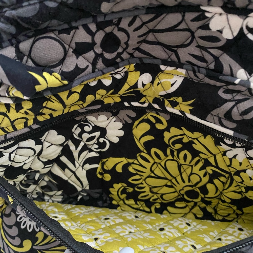 Vera Bradley Bowler Bag. Great condition. Lots of pockets. Smoke free home. - Picture 7 of 7